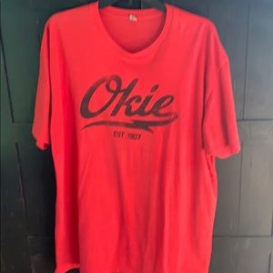 🍀5/$20 Red weathered okie shirt